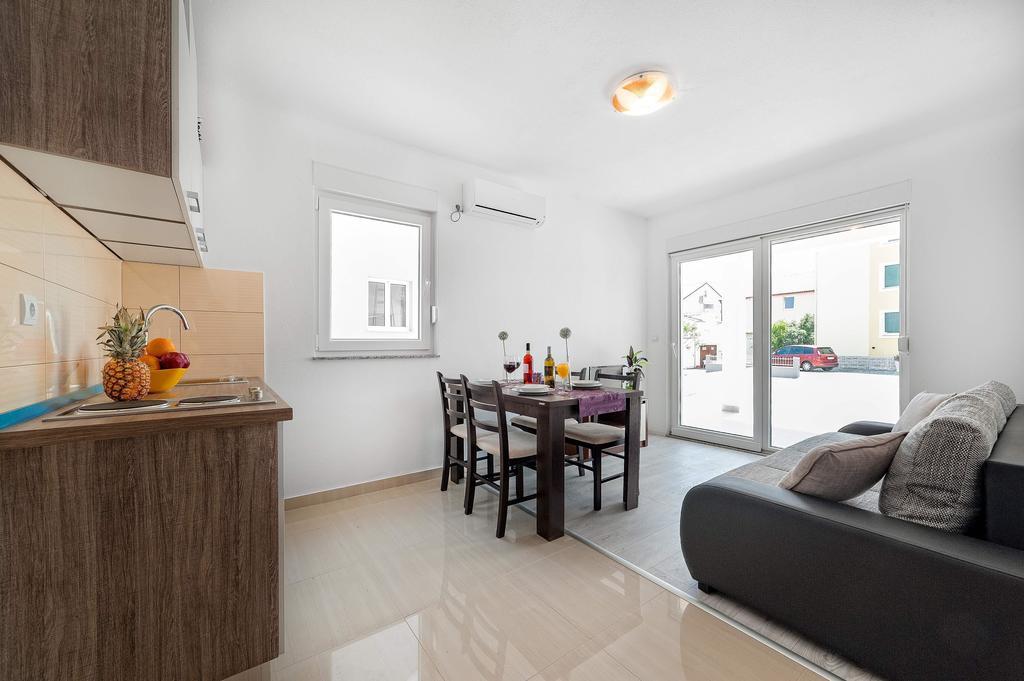 Apartments Hrvoje Vodice Oda fotoğraf